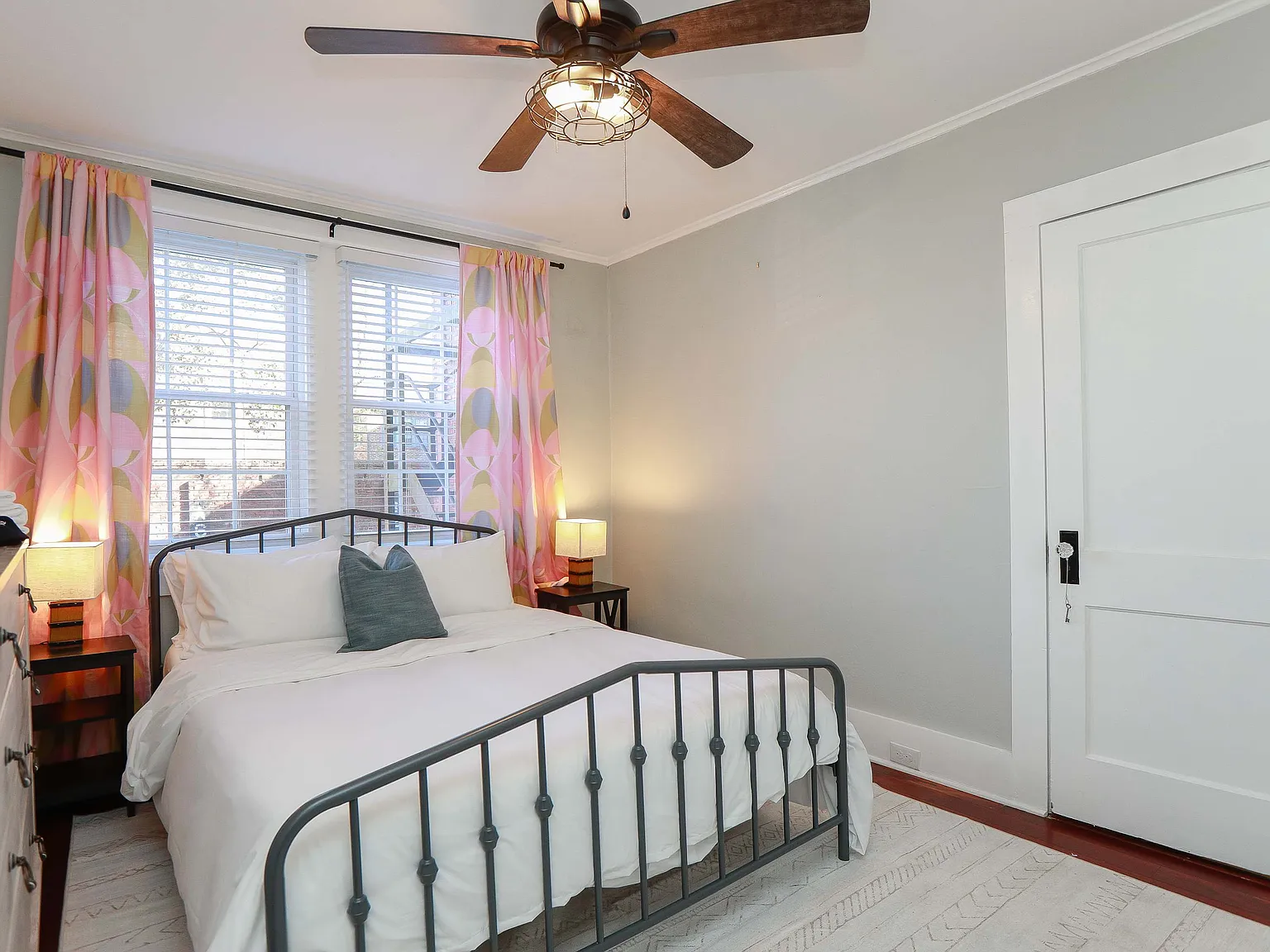 2 bed, 908 sqft, $2,400 — Photo 4