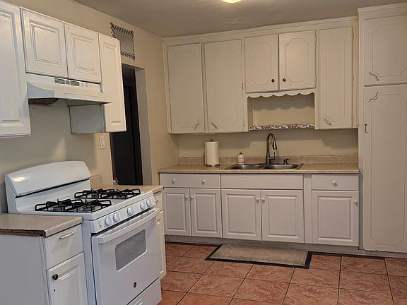 3rd image of 1217 W BROWN Street
