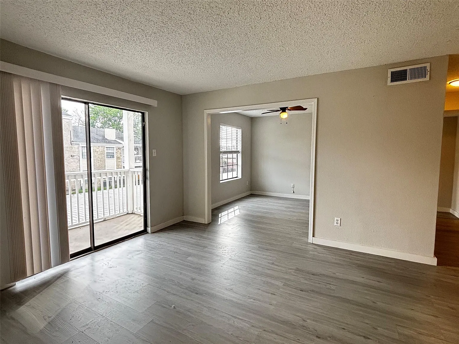2 bed, 2.5 bath, 796 sqft, $1,099 — Photo 4