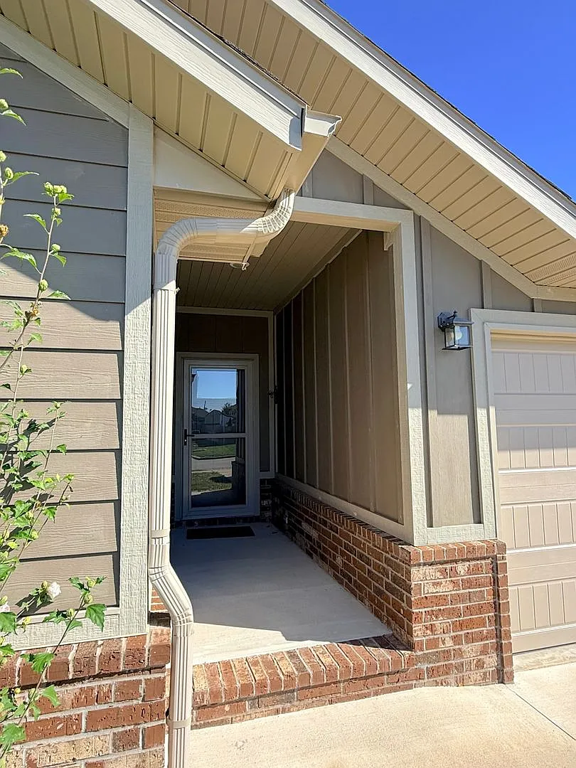 Fully Furnished 3 Bed / 2 Bath Home in Nixa — Photo 2