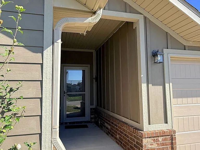 604 N Eagle Park Dr — Photo 2