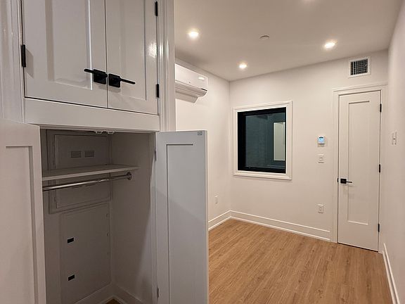 5th image of 307 W 39th St #3C