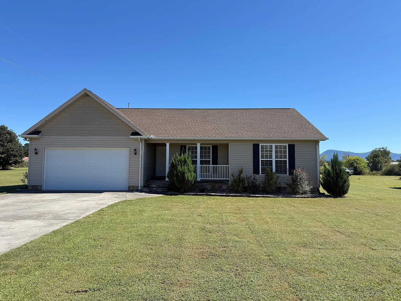 3 bed, 1496 sqft, $1,700 — Photo 1