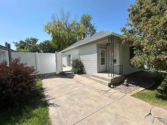 3rd image of 410 S Bowman Ave