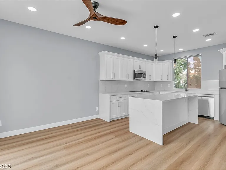 1712 Estrella St — Photo 11