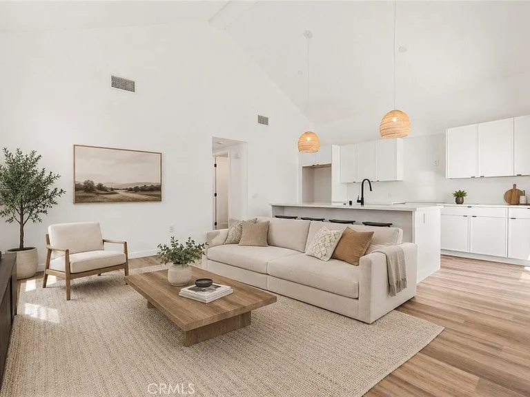 226 B Arena St — Photo 2
