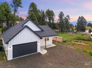 412 Antonette Cir, Cascade, ID 83611
