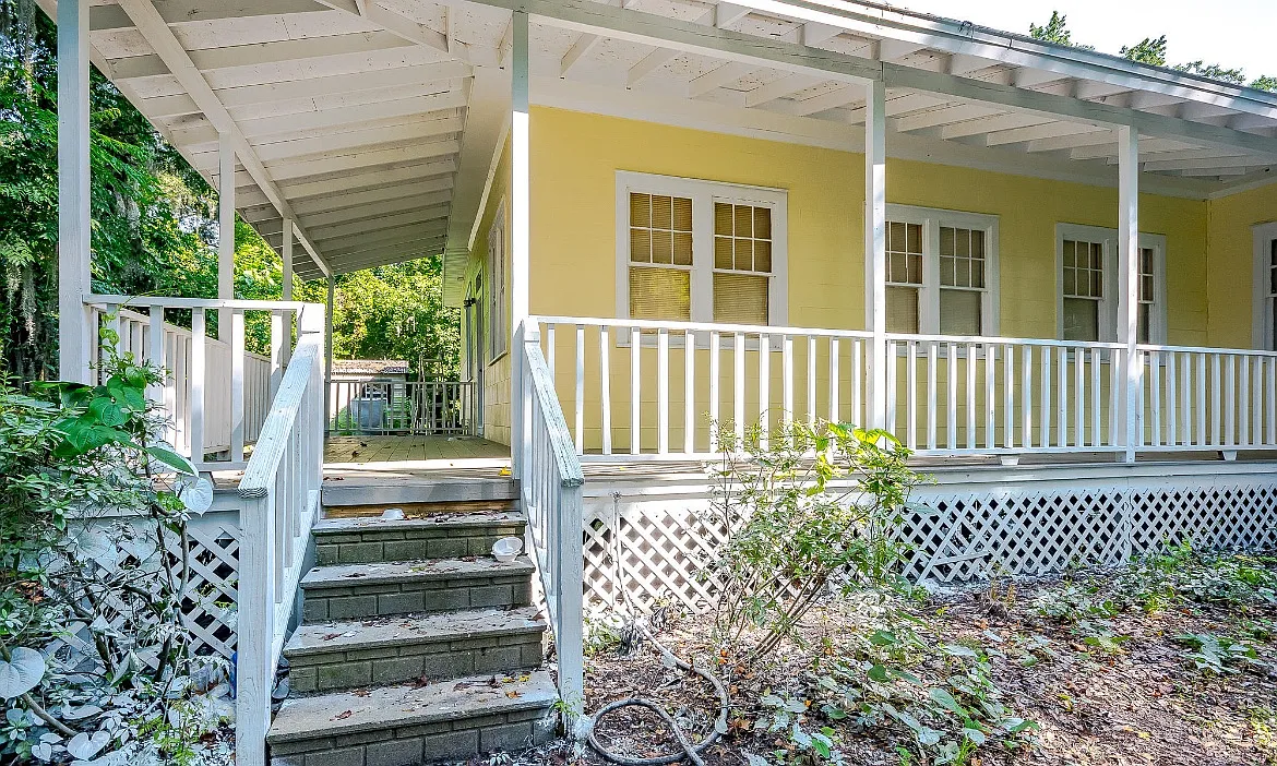 3 bed, 1000 sqft, $1,350 — Photo 2