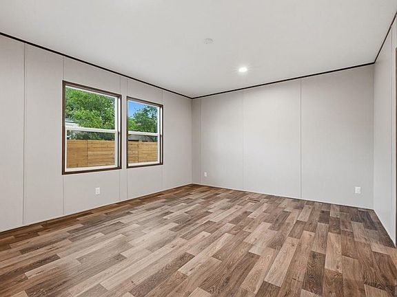 3rd image of 281 E Stewart Dr
