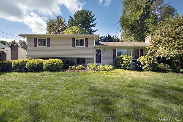 1st image of 16 Lincoln Dr