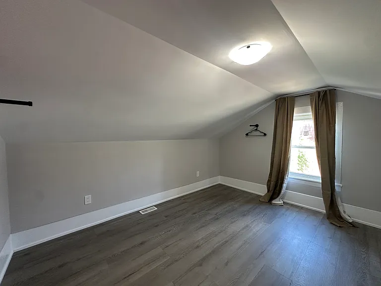263 Bethune St — Photo 16