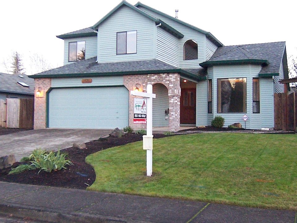 Awesome Traditional on Culdesac