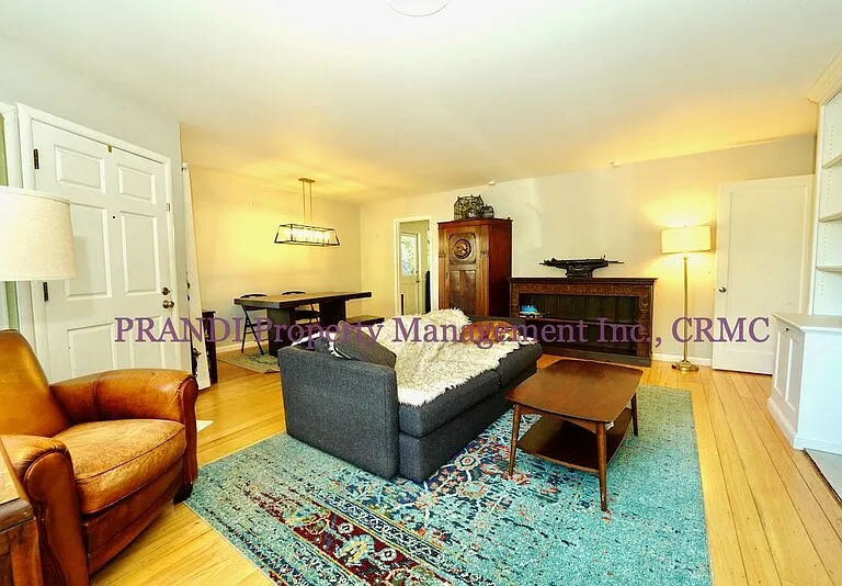 1501 Park Ct — Photo 4