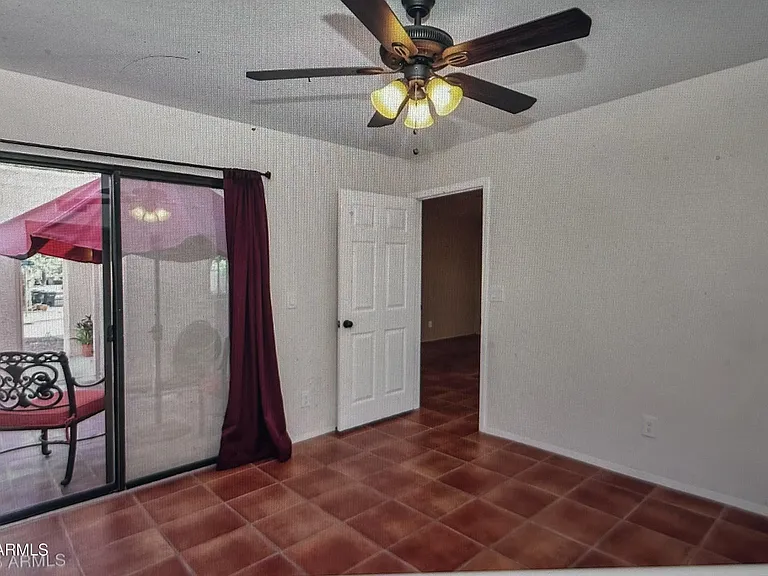 33 E Beck Ln — Photo 8
