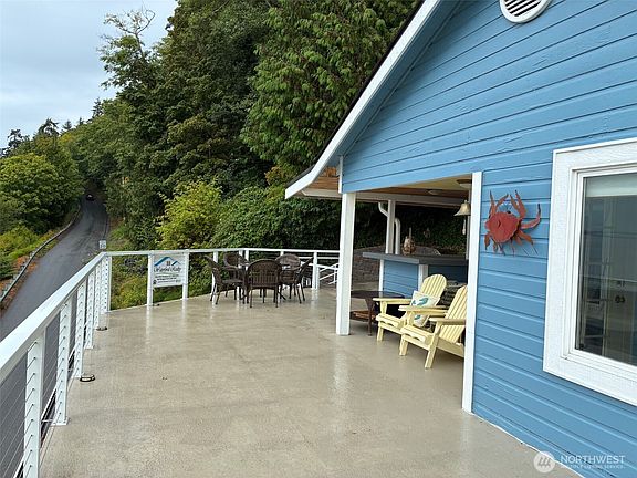 4th image of 633 Maple Grove Rd