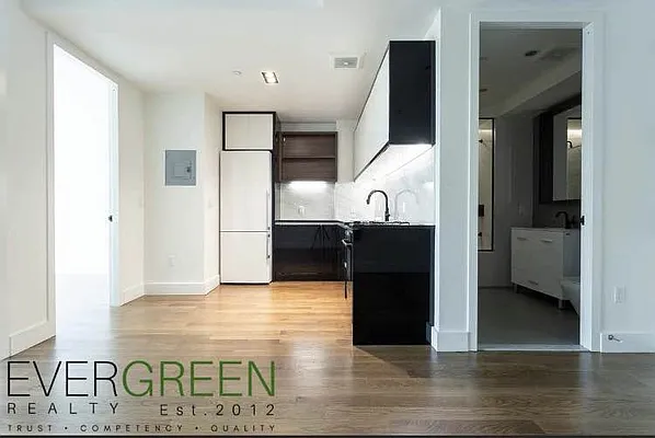 Rented by Evergreen Apartments BK | media 2