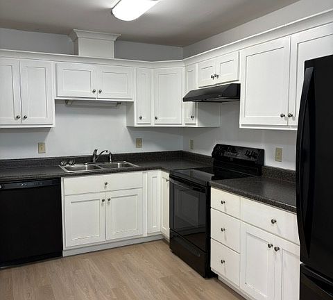 2nd image of 305 Lee Dr #A