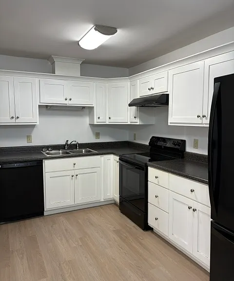 305 Lee Dr #A — Photo 2