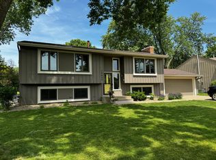 10890 Northmark Dr, Eden Prairie, MN 55344