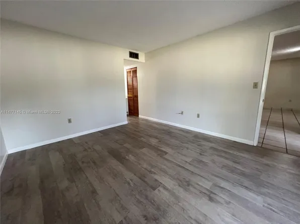 8810 SW 123rd Ct APT M-210, Miami, FL 33186