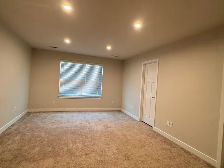 123 Roundtree Dr — Photo 11