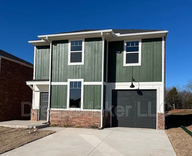 5 bed, 3.0 bath, 2300 sqft, $2,295 — Photo 1