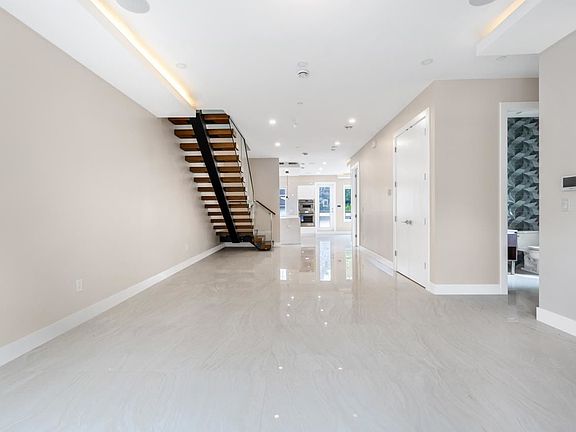 4th image of 5988 Fremlin St #1