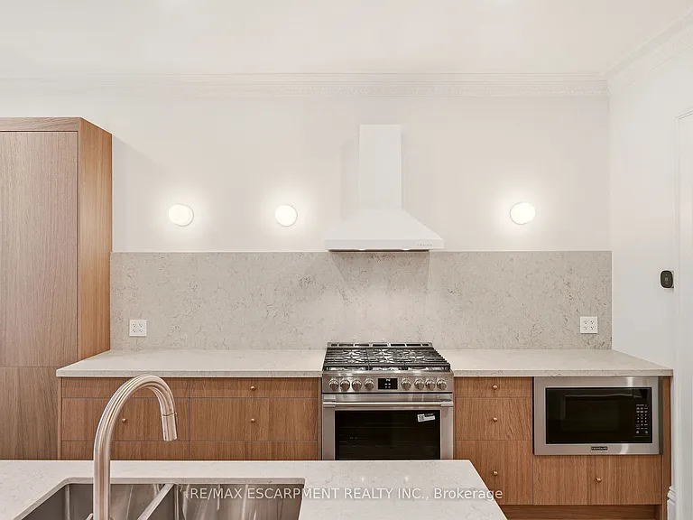131 Markland St — Photo 15