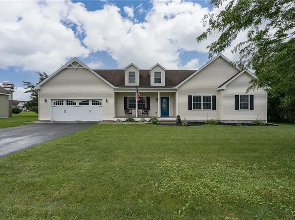 308 Dodge Ave, Sackets Harbor, NY 13685