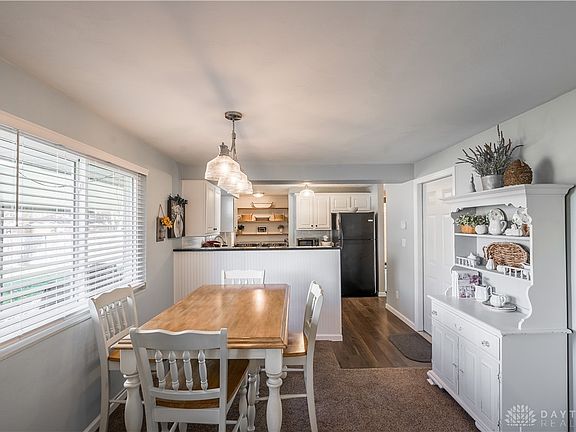 5th image of 304 Doris Ct