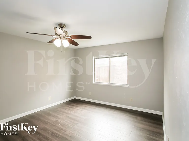 1835 Tree Line Dr — Photo 9