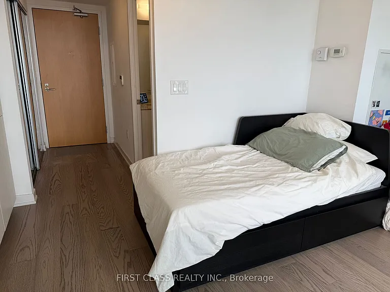 11 Wellesley St W #4212 — Photo 4