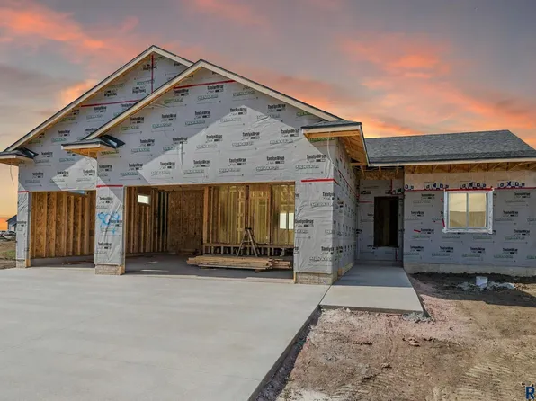 909 Sundance St, Valley Springs, SD 57068