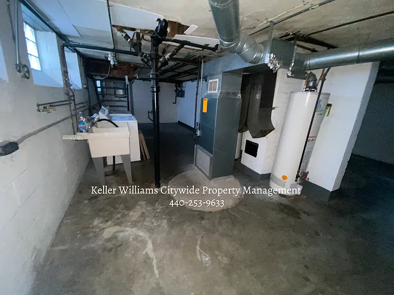 Second floor 2 bedroom 1 bath West Cleveland — Photo 4