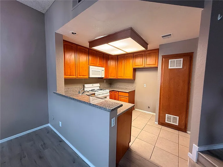 63 Willowcrest Ln — Photo 3