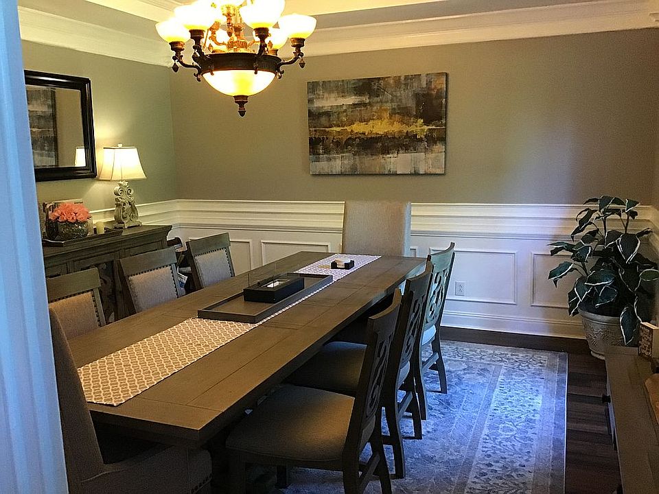 Dining room.