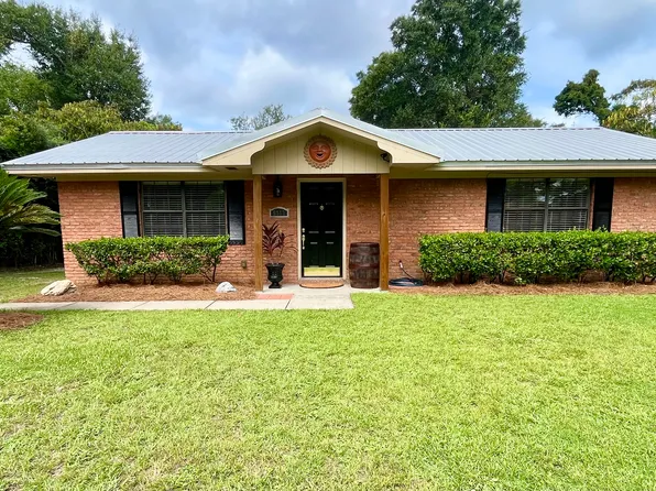 9713 Bear St, Youngstown, FL 32466