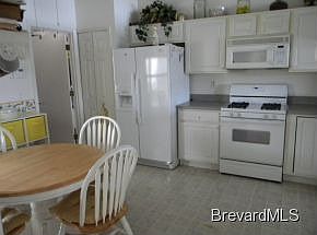 3rd image of 3867 La Flor Dr