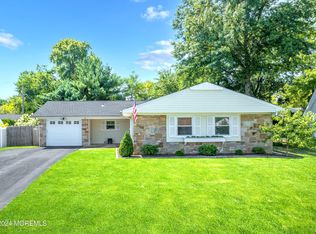 7 Ardmore Ln, Aberdeen, NJ 07747
