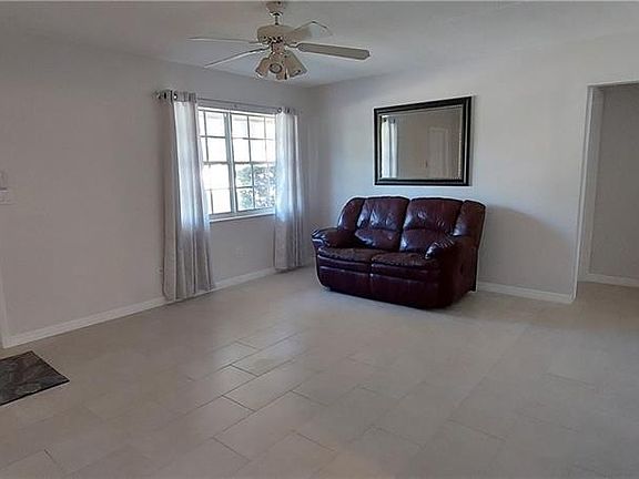 3rd image of 738 SW 5TH Avenue