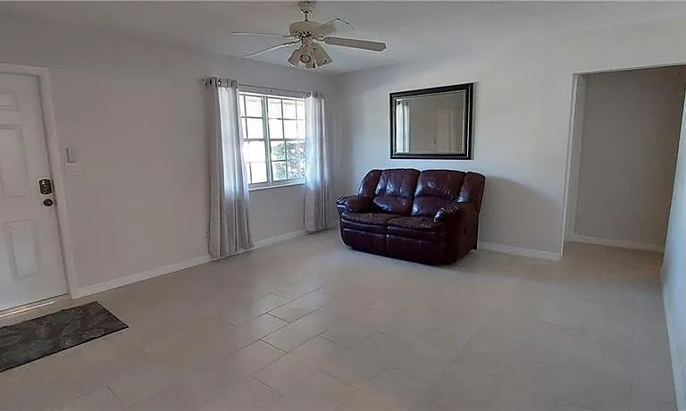 738 SW 5th Ave — Photo 10