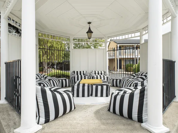 Waverly Manor Apartments