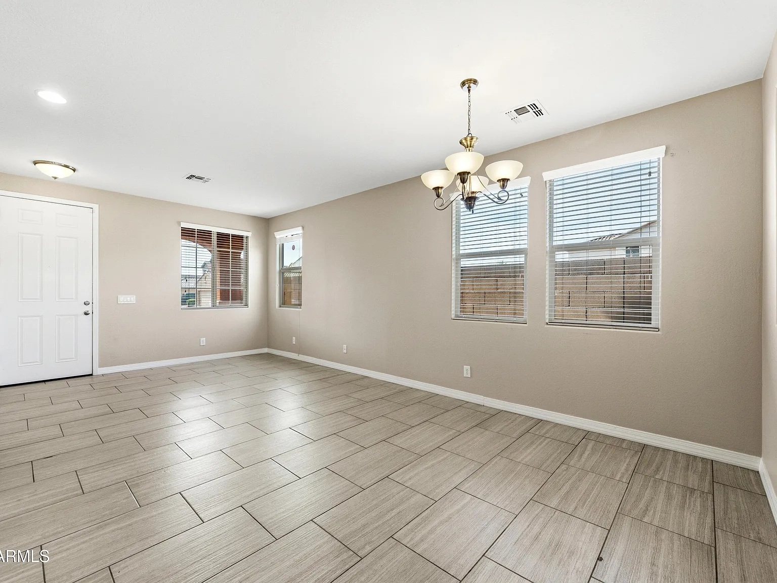 5 bed, 3.0 bath, 2387 sqft, $2,495 — Photo 3