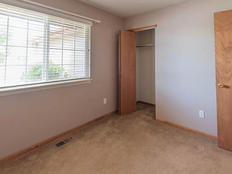 4060 Florence Dr — Photo 17