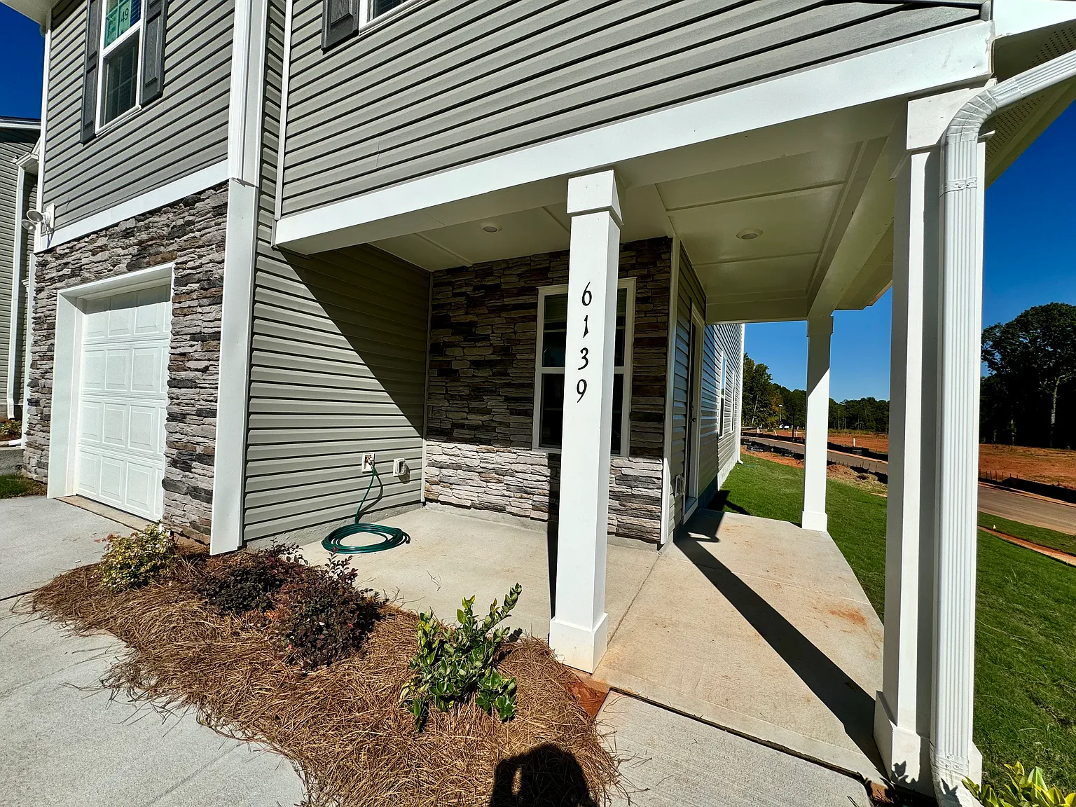 4 bed, 2.5 bath, 1608 sqft, $1,975 — Photo 2