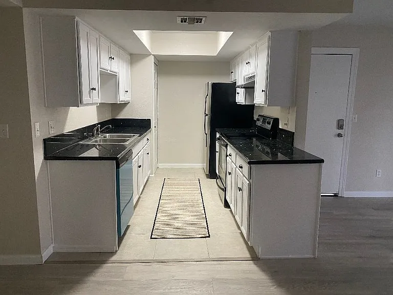 740 W Elm St #257 — Photo 13