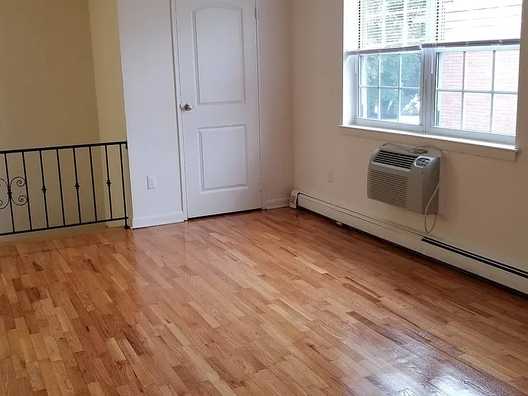 586 Main St — Photo 17