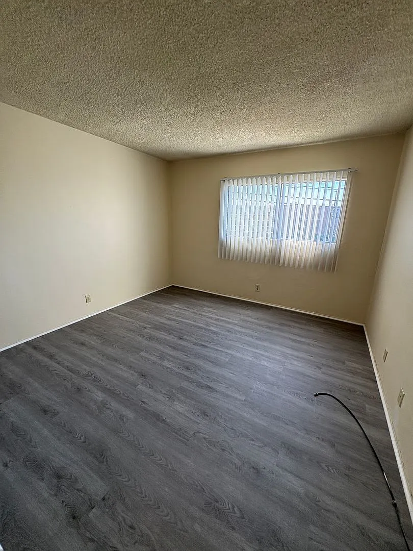 Midtown - 4729 San Vicente — Photo 3