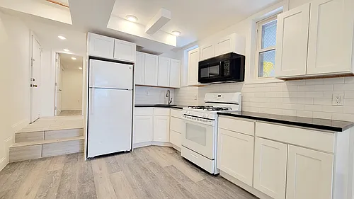 401 Walker St Photo 1