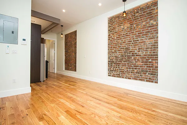 Rented by Nooklyn NYC LLC | media 17